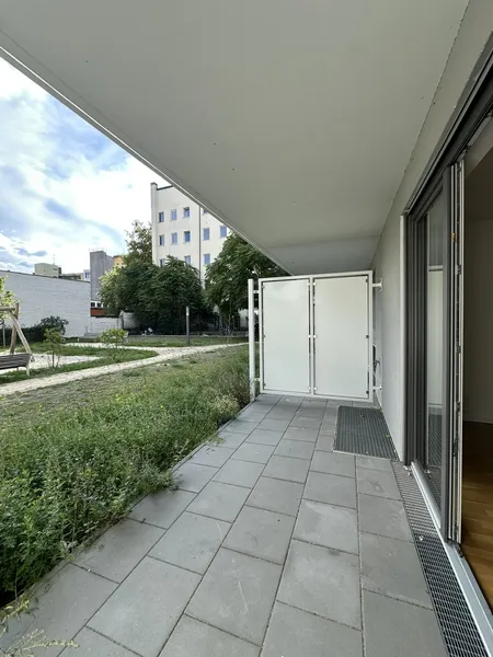 Großzügige 2-Zimmerwohnung * Terrasse * Erdgeschoss * Einbauküche * Ruhige & zentrale Lage in Moabit — photo 1